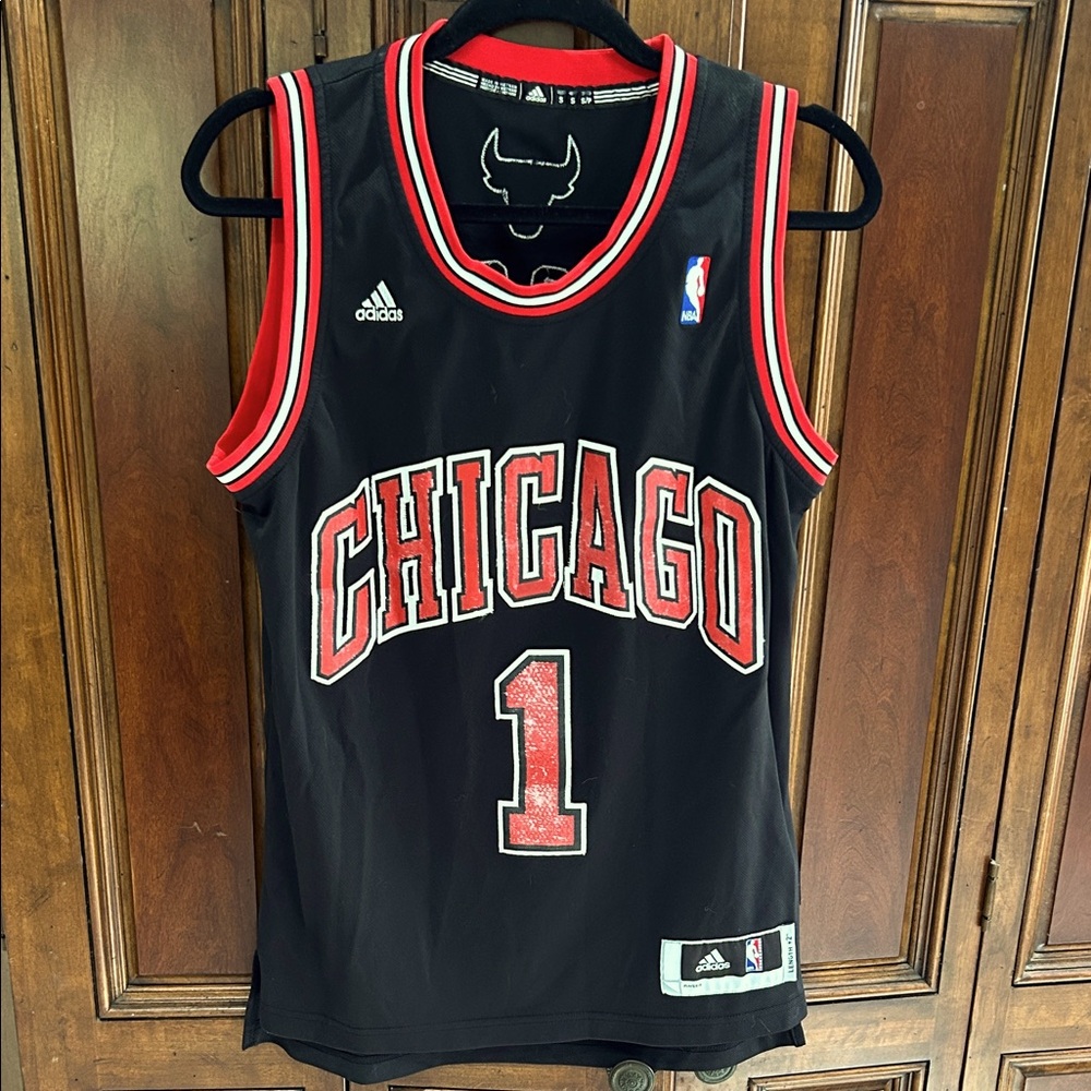 Chicago Bulls Jersey.     Size Medium